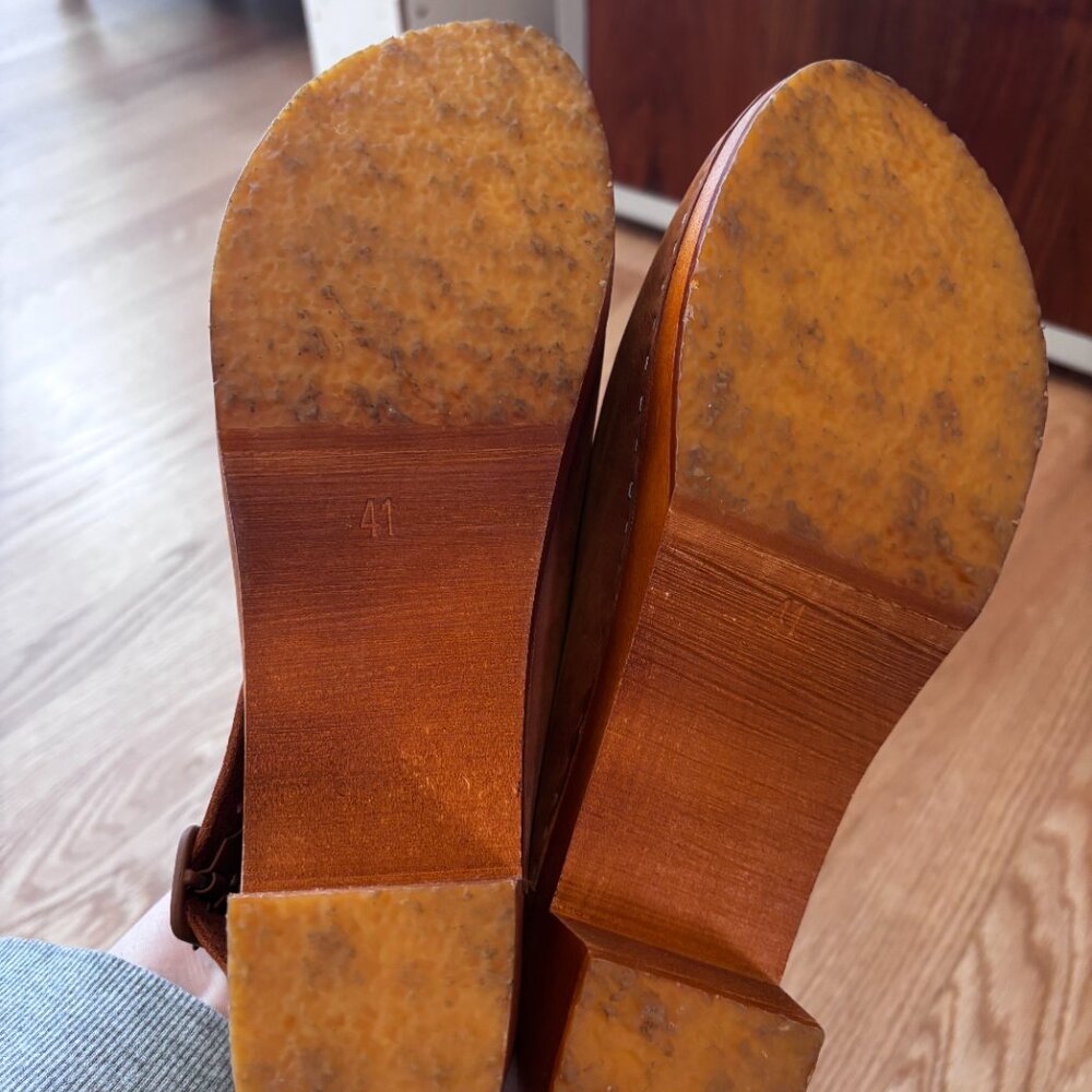 Gorgeous Monochrome Bryr Clogs with strap - Picture 6 of 7